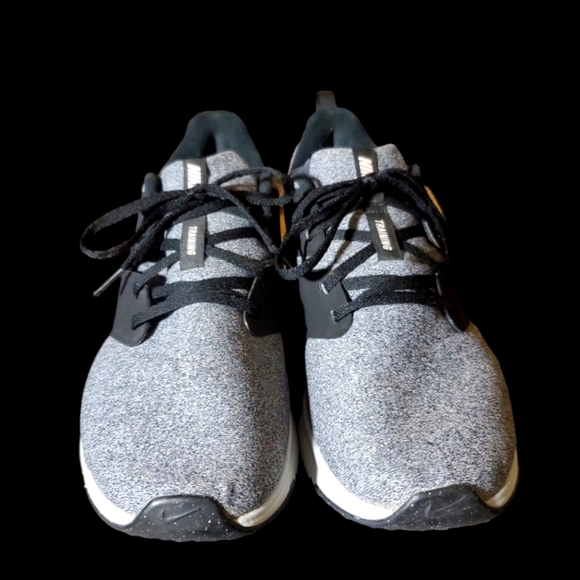 NIKE Women's Air Training Shoe - Picture 3 of 11